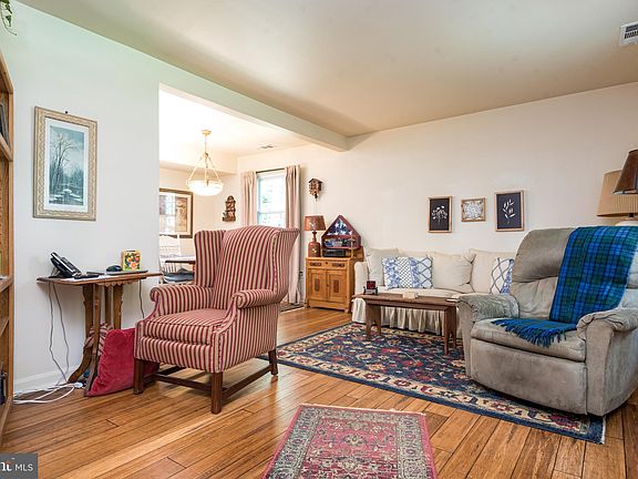 3rd image of 6398 Tazewell St