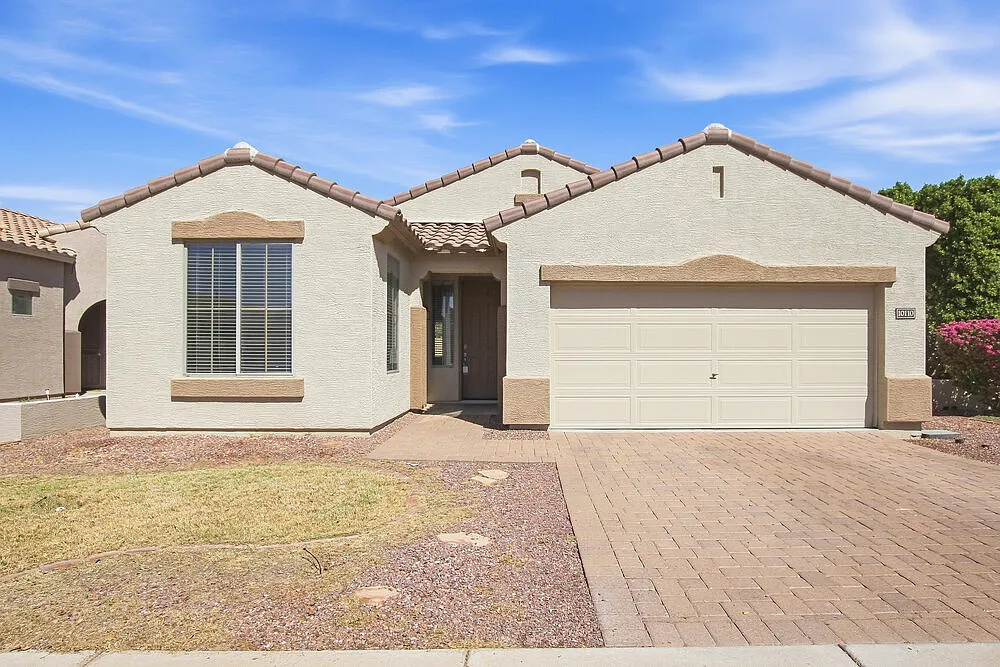 4 bed, 2.0 bath, 2034 sqft, $2,575 — Photo 1