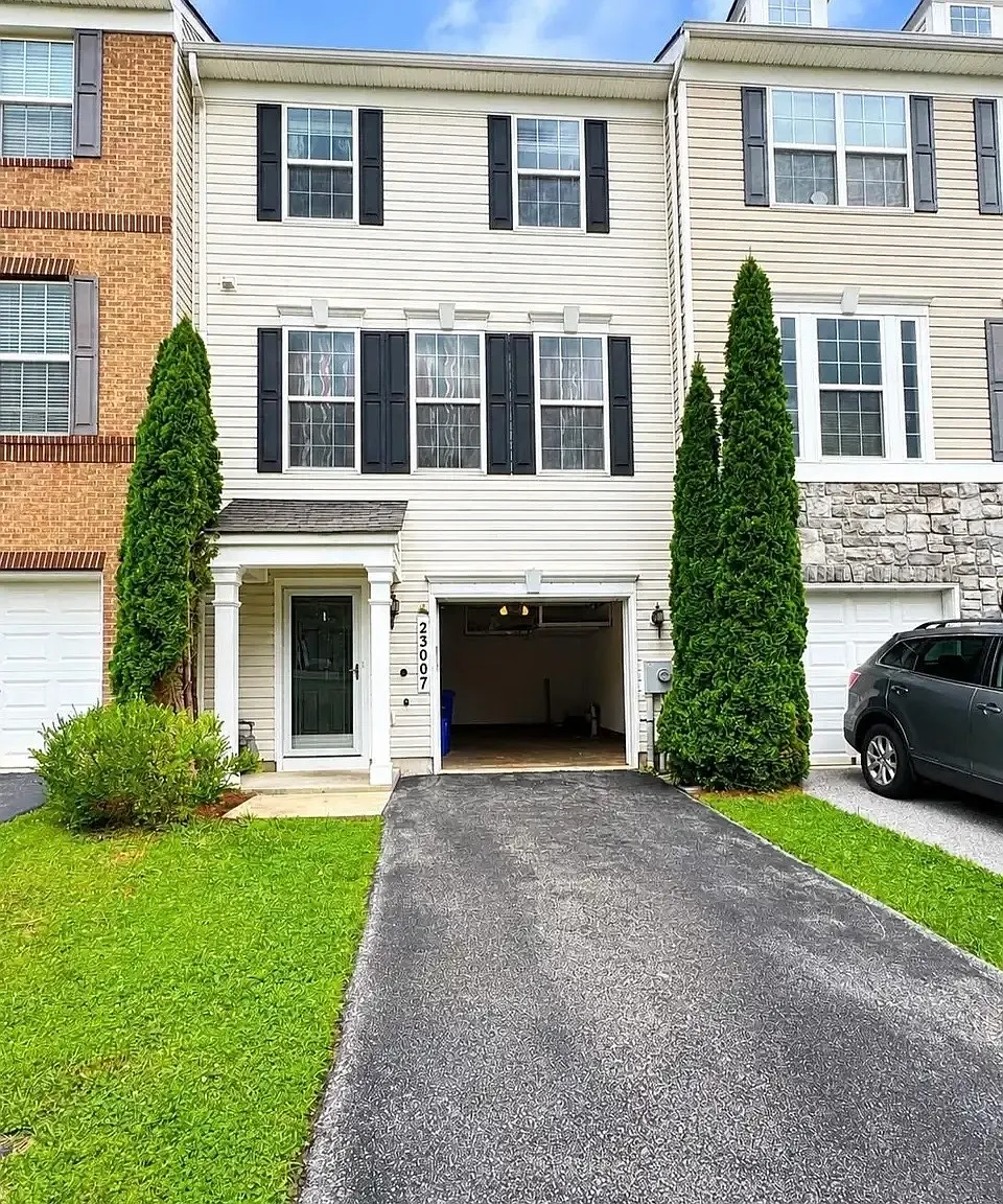 3 bed, 2352 sqft, $3,350 — Photo 1