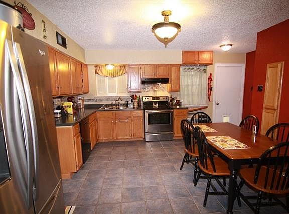 4th image of 3504 Gray Dr