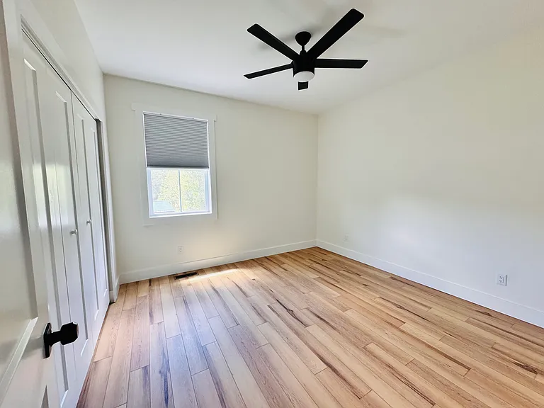 Guest bedroom (1 of 4 Bedrooms)
**ALL bedrooms windows overlook mountain views**