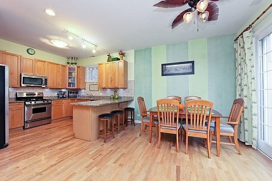 4th image of 2020 W Grand Ave APT B