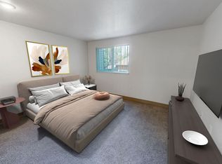Spacious 2 Bedroom Blocks from Downtown Salem! Washer/Dryer included! Mini Split Heating/Air Cond..., Salem, OR 97301
