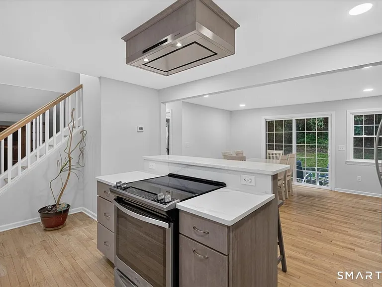 45 Richmond Ave — Photo 7