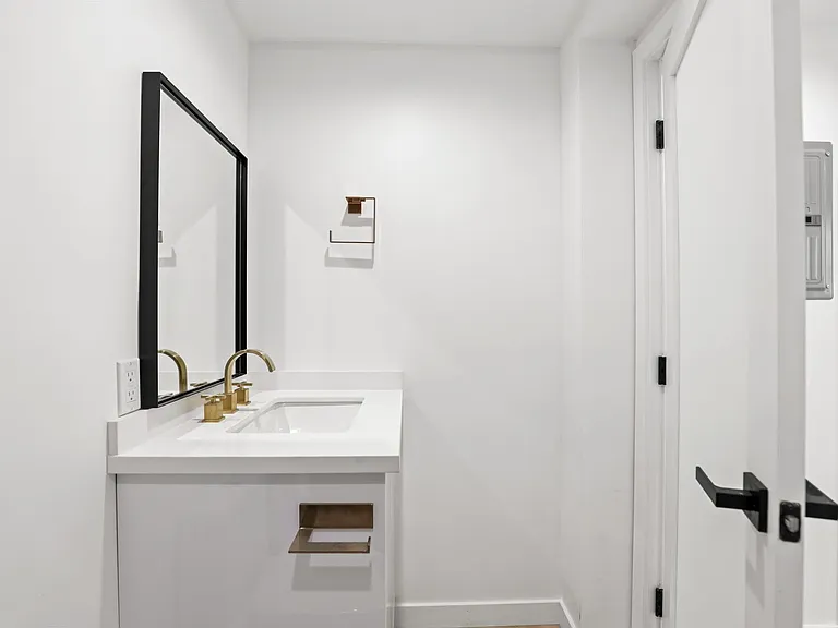 2561 W Avenue 30 — Photo 38