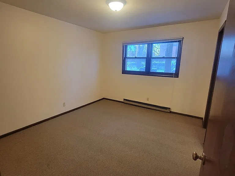 1038 Oxford Ave — Photo 8