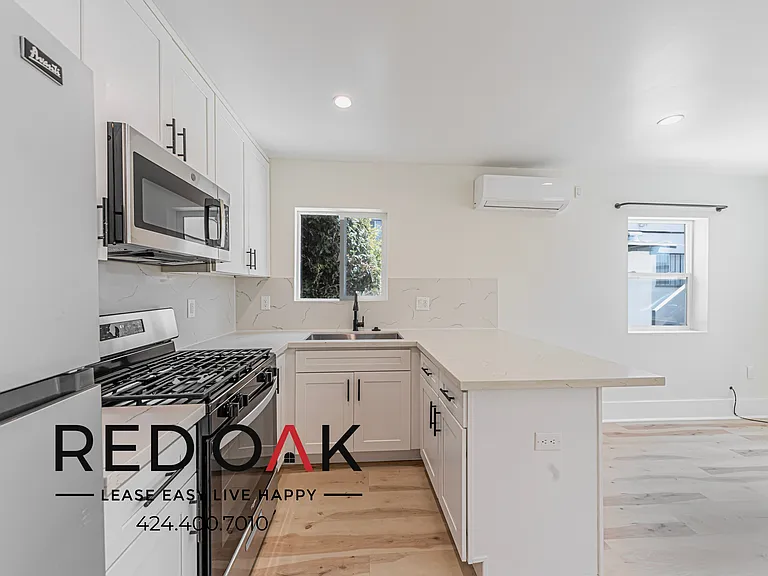 1861 S Sycamore Ave #186575B — Photo 8