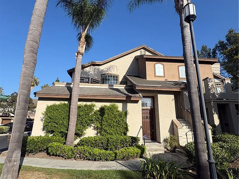 6 Mansera Pl — Photo 1