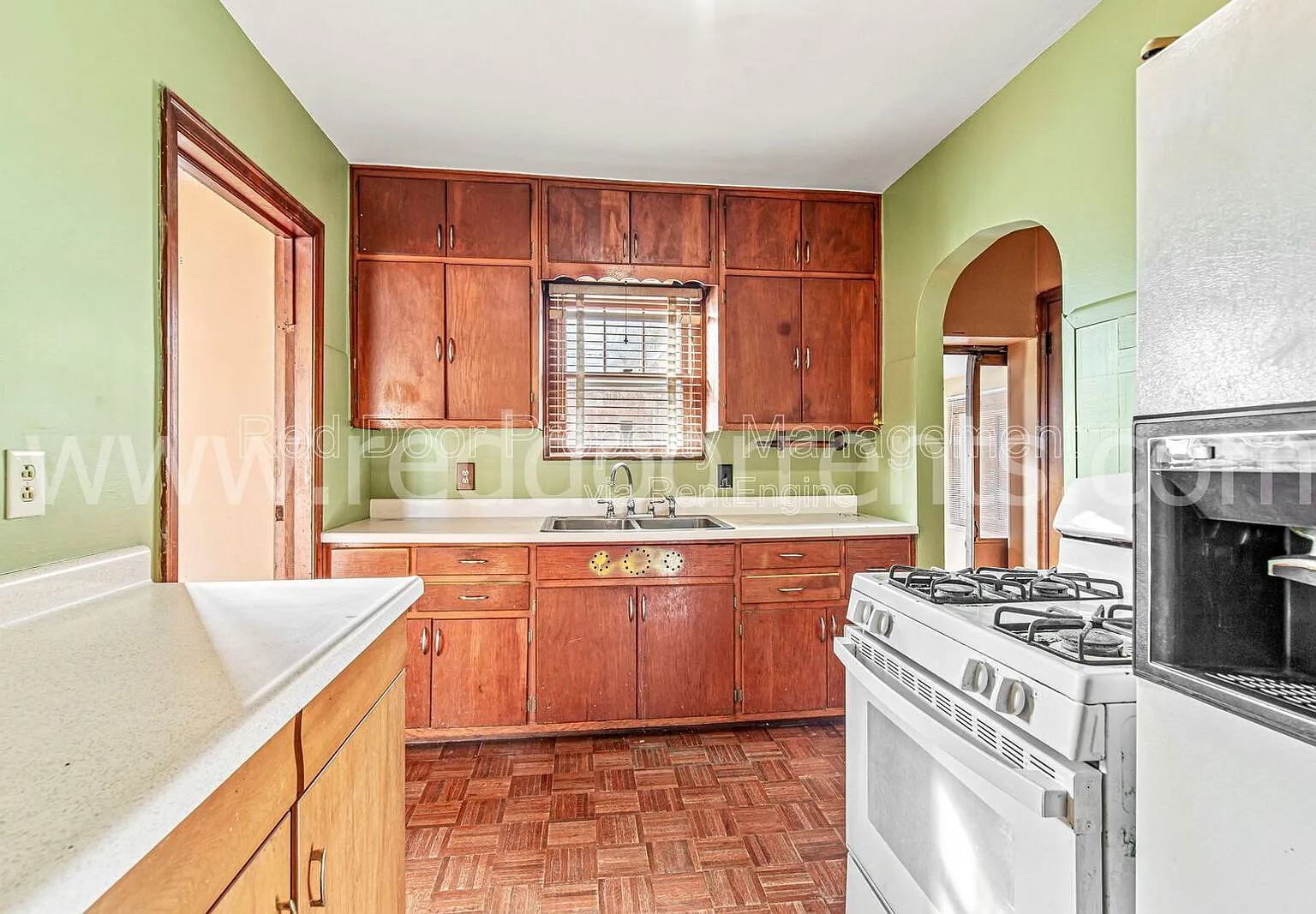 3 bed, 2.0 bath, 2980 sqft, $1,595 — Photo 4
