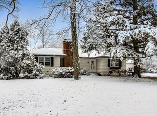 929 Northwoods Rd, Deerfield, IL 60015