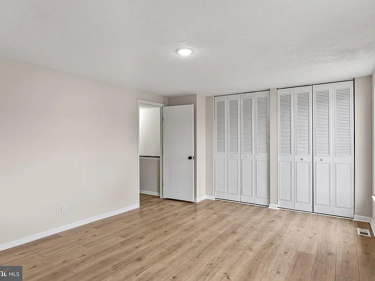 127 Villa Knoll Ct — Photo 18