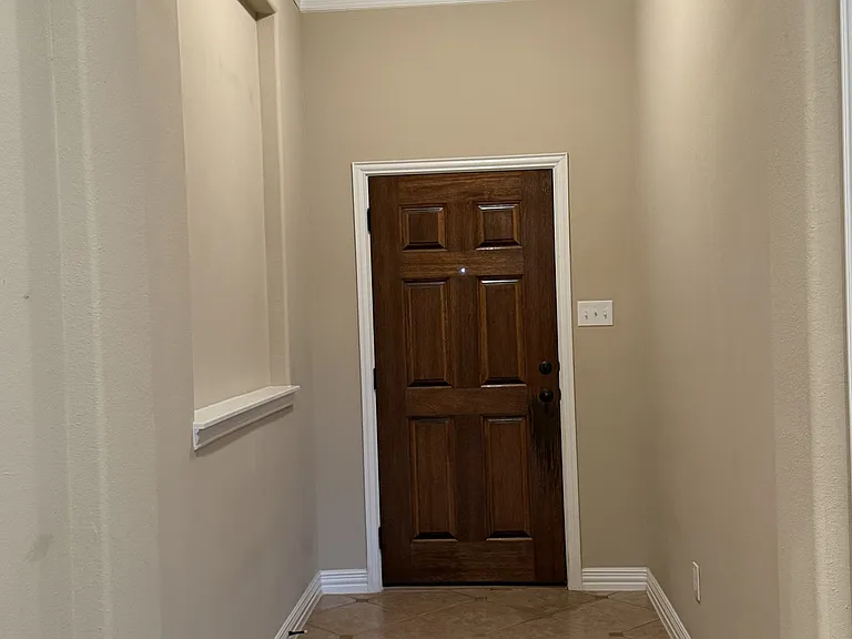 107 Mallory Ln — Photo 3