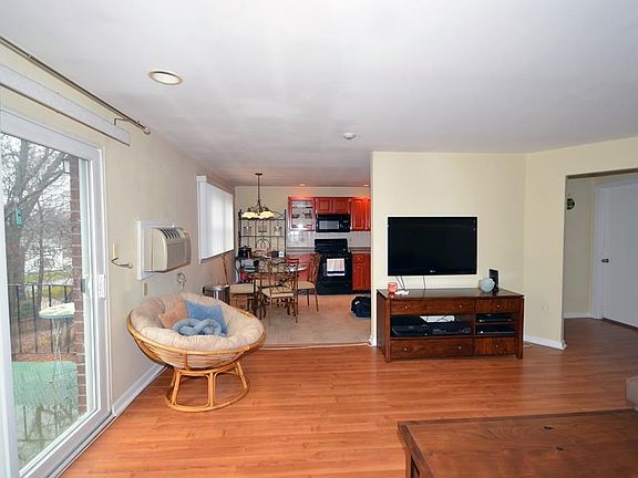 5th image of 60 Edgelawn Ave APT 6