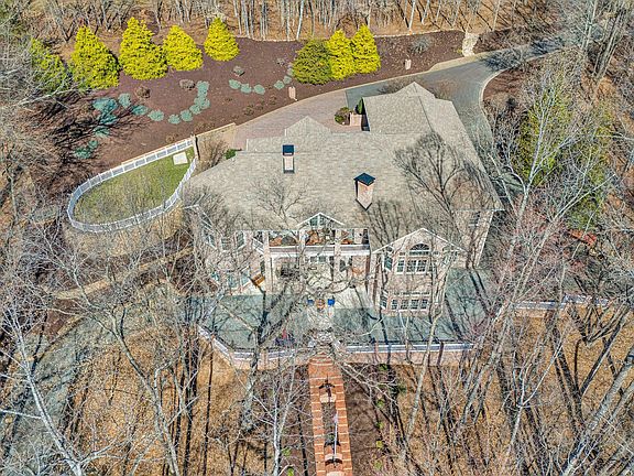 5th image of 20 Waverly Ct