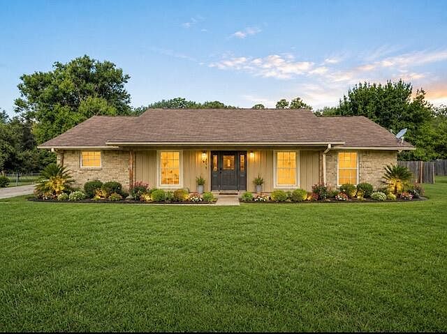 1st image of 161 Sunny Lee Ln