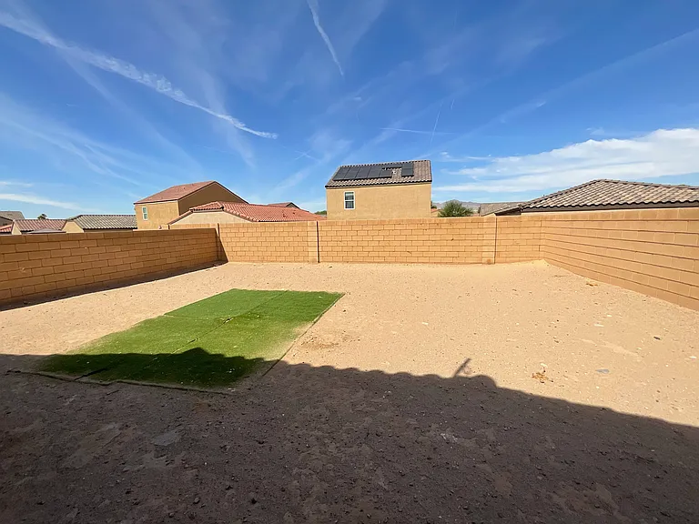 2405 Village Dr — Photo 28