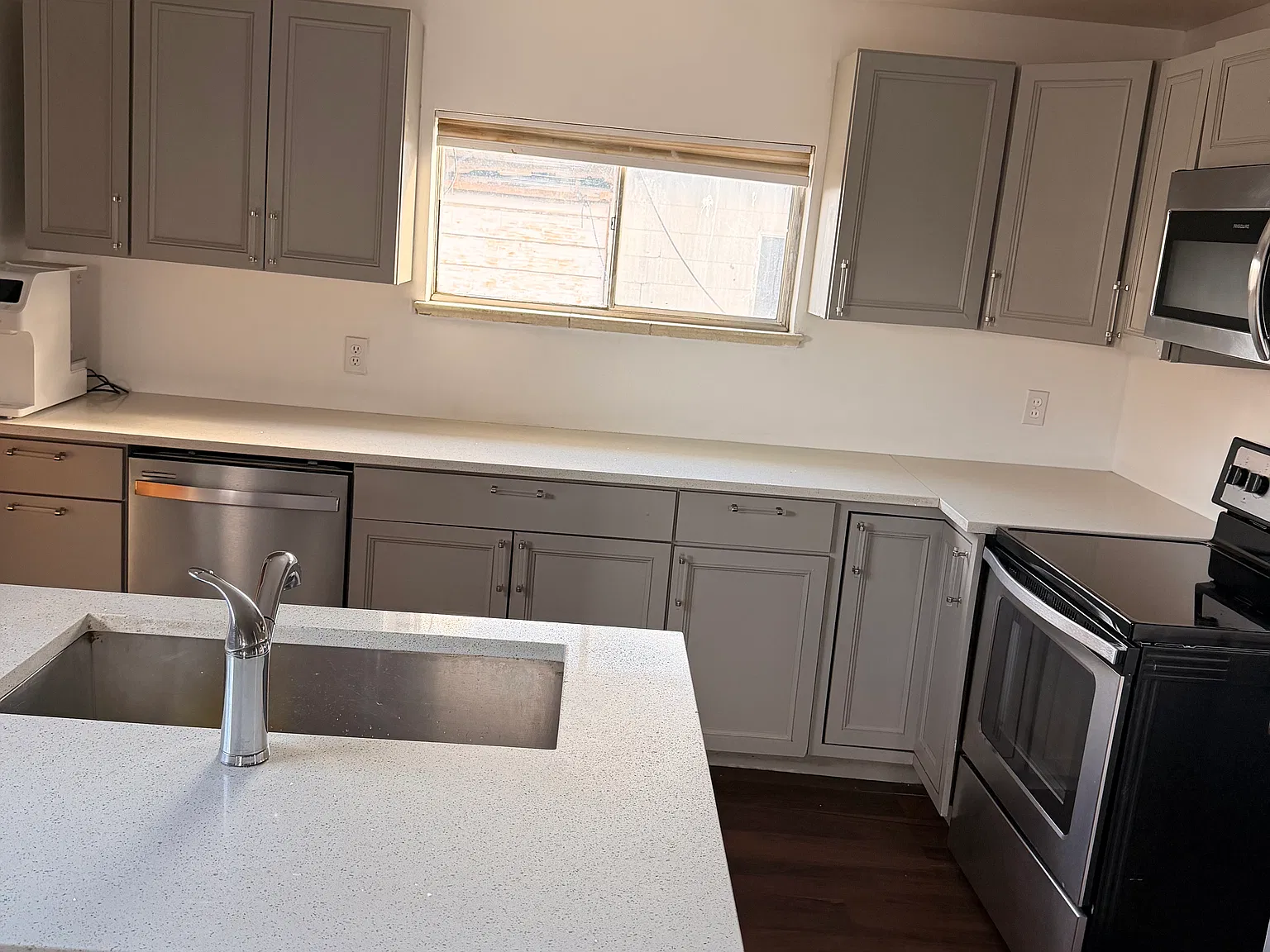 5 bed, 1649 sqft, $2,500 — Photo 2