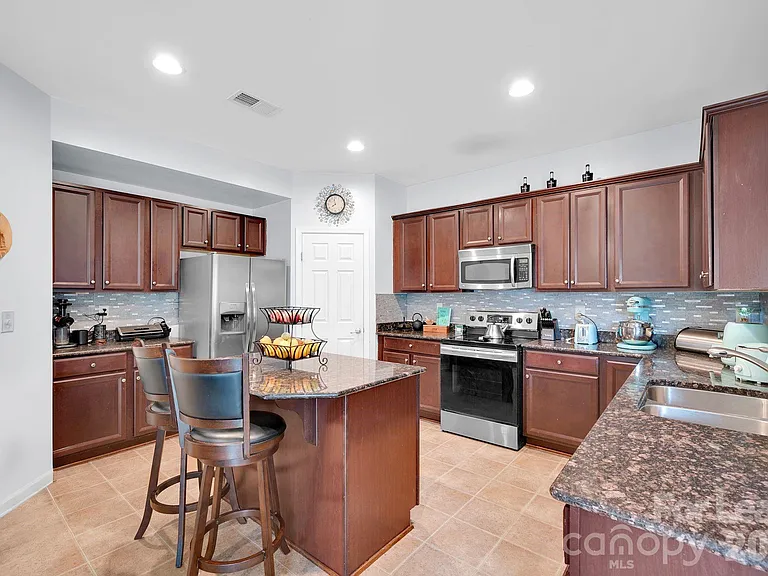 106 Ashton Dr — Photo 41
