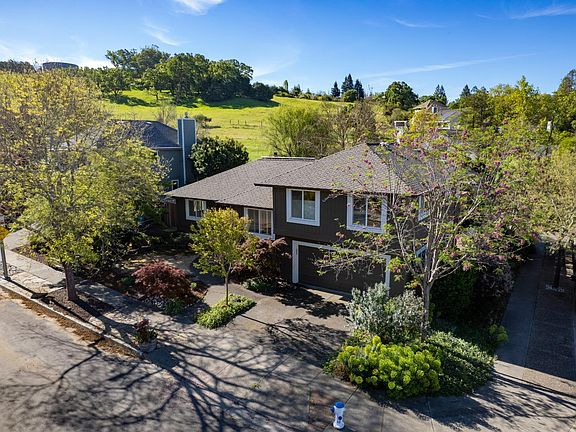 4th image of 4808 Foxglove Court