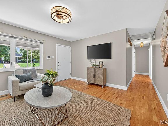 4th image of 2255 Murray Forest Dr