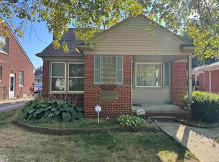 21448 Newcastle Rd, Harper Woods, MI 48225