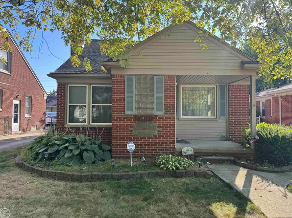 21448 Newcastle Rd, Harper Woods, MI 48225