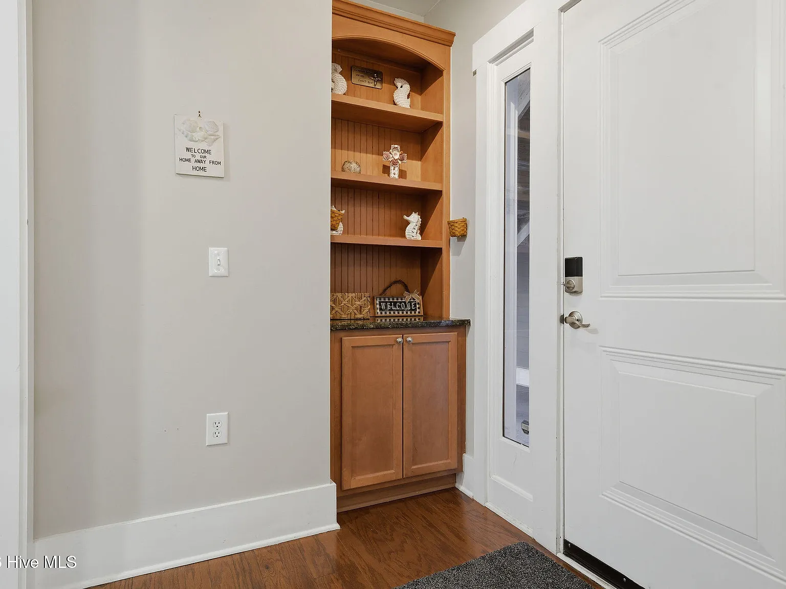 3 bed, 3.0 bath, $3,100 — Photo 2