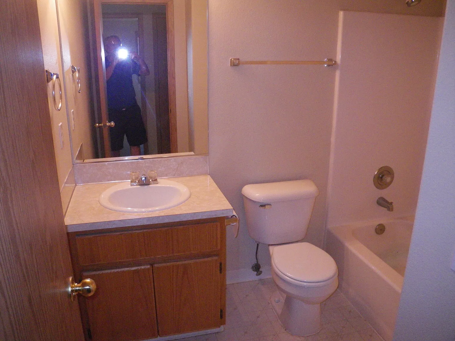 3 bed, 1096 sqft, $2,190 — Photo 4