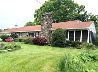 33 Slater St, Webster, MA 01570