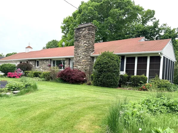 33 Slater St, Webster, MA 01570