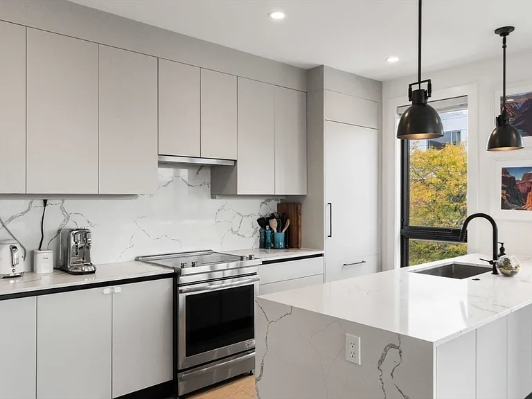 75 W Broadway #301 — Photo 1