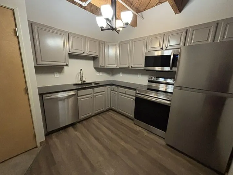 Bridgeview Apartments — Photo 18