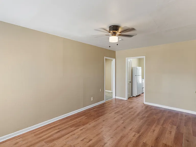 652 Robinson St #4 — Photo 6