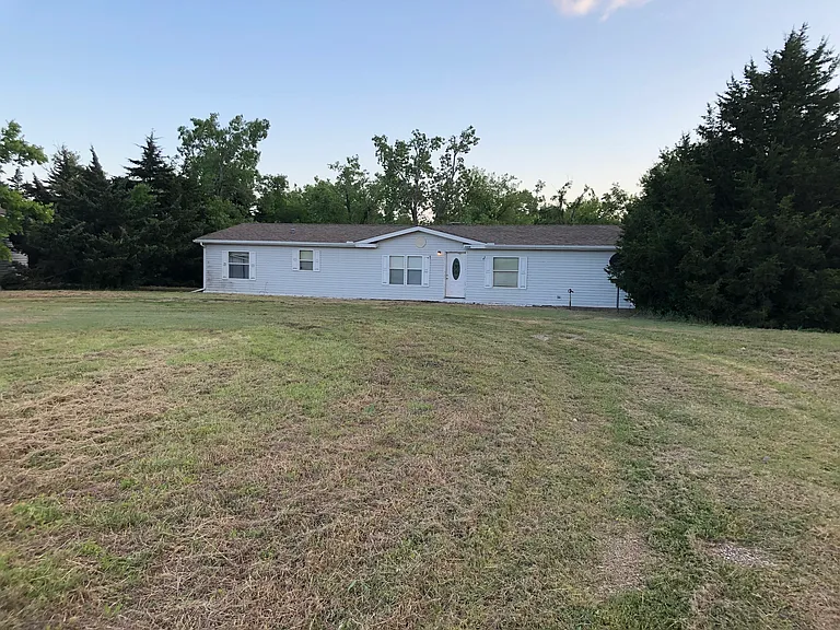 2409 E Paradise Ln — Photo 2