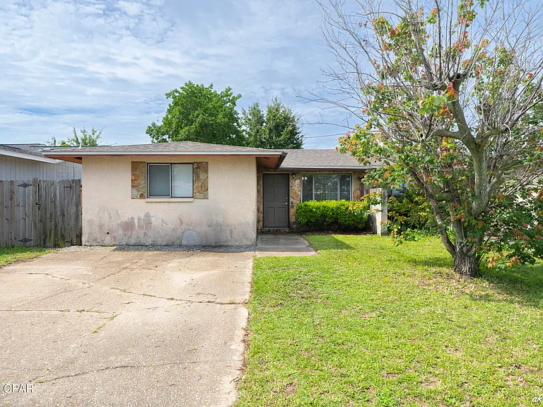 1125 Bradley Cir — Photo 1