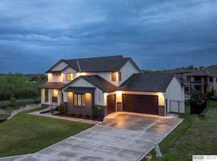 21209 Walnut Cir, Elkhorn, NE 68022