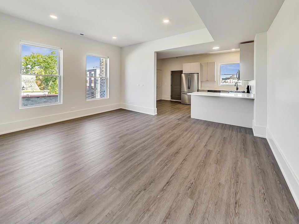 1st image of 2329 W Monroe St #4BRS