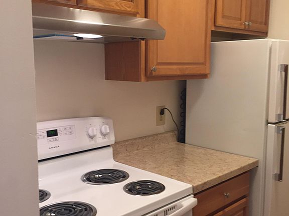 4th image of 33 Drummond St #33