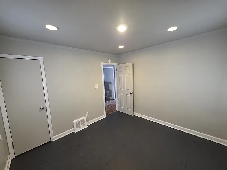 8461 Plainview Ave — Photo 18