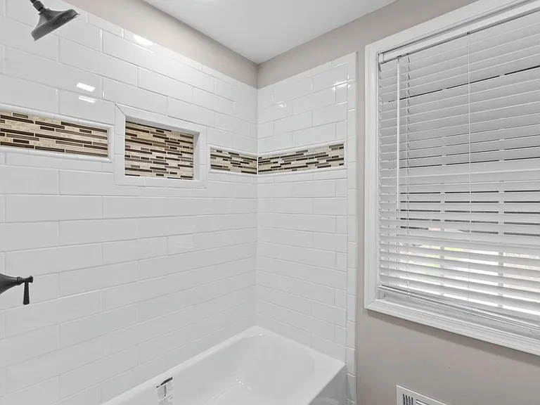 131 Stanmore Rd — Photo 3