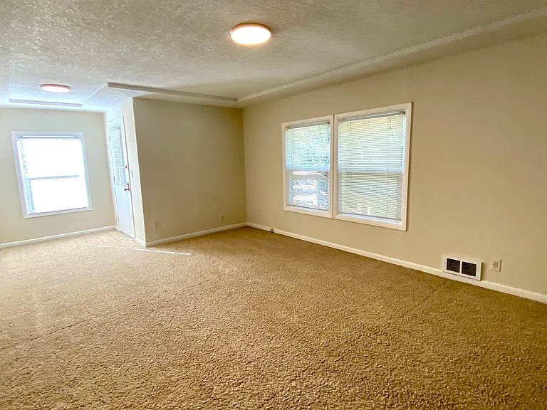 504-506 SW Primrose St — Photo 11
