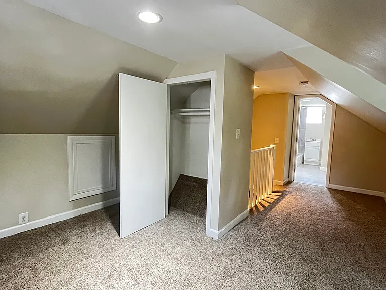 120 N Huron Dr — Photo 24