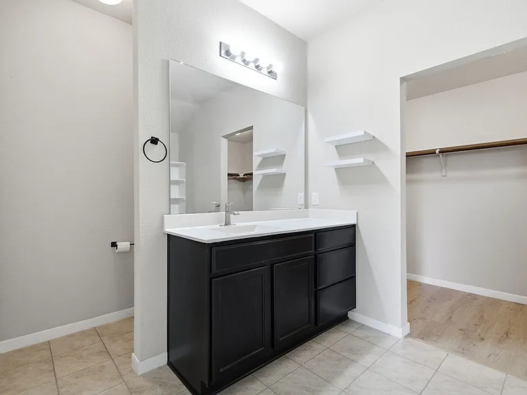 5813 Roderick Dr — Photo 17