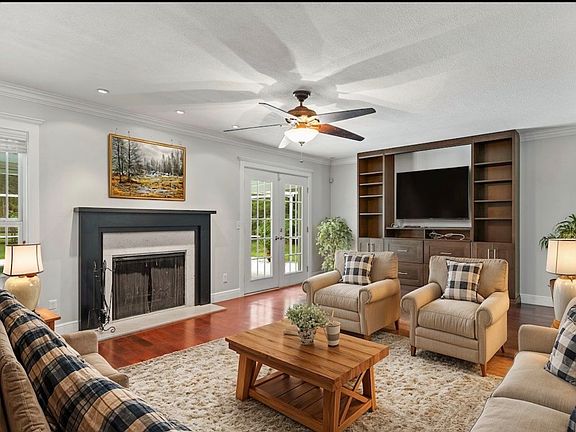 5th image of 4900 2nd St