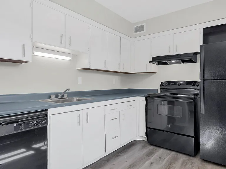2405 Belcher Dr #B — Photo 9