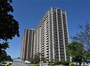 12900 Lake Ave PENTHOUSE 18, Lakewood, OH 44107