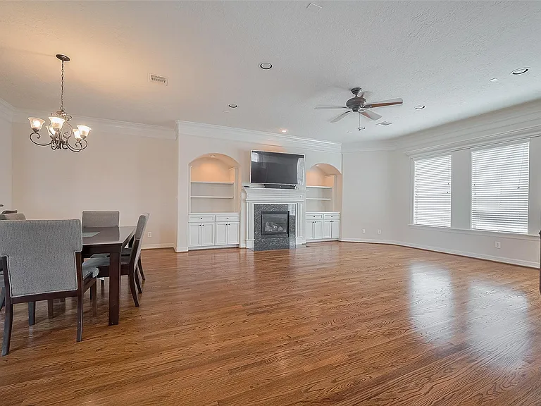 1419 Thompson St — Photo 7