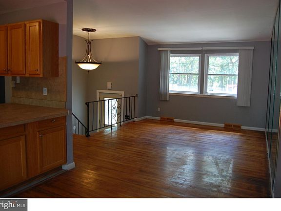 3rd image of 317 Florida Trl