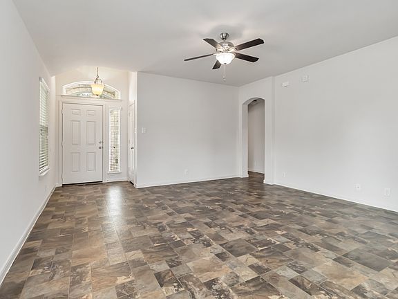 4th image of 421 Capistrano Dr