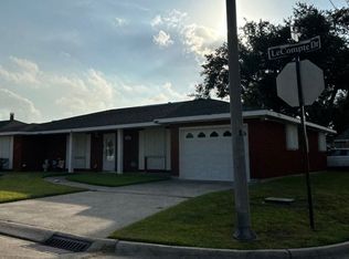 1067 Lecompte Dr, Westwego, LA 70094